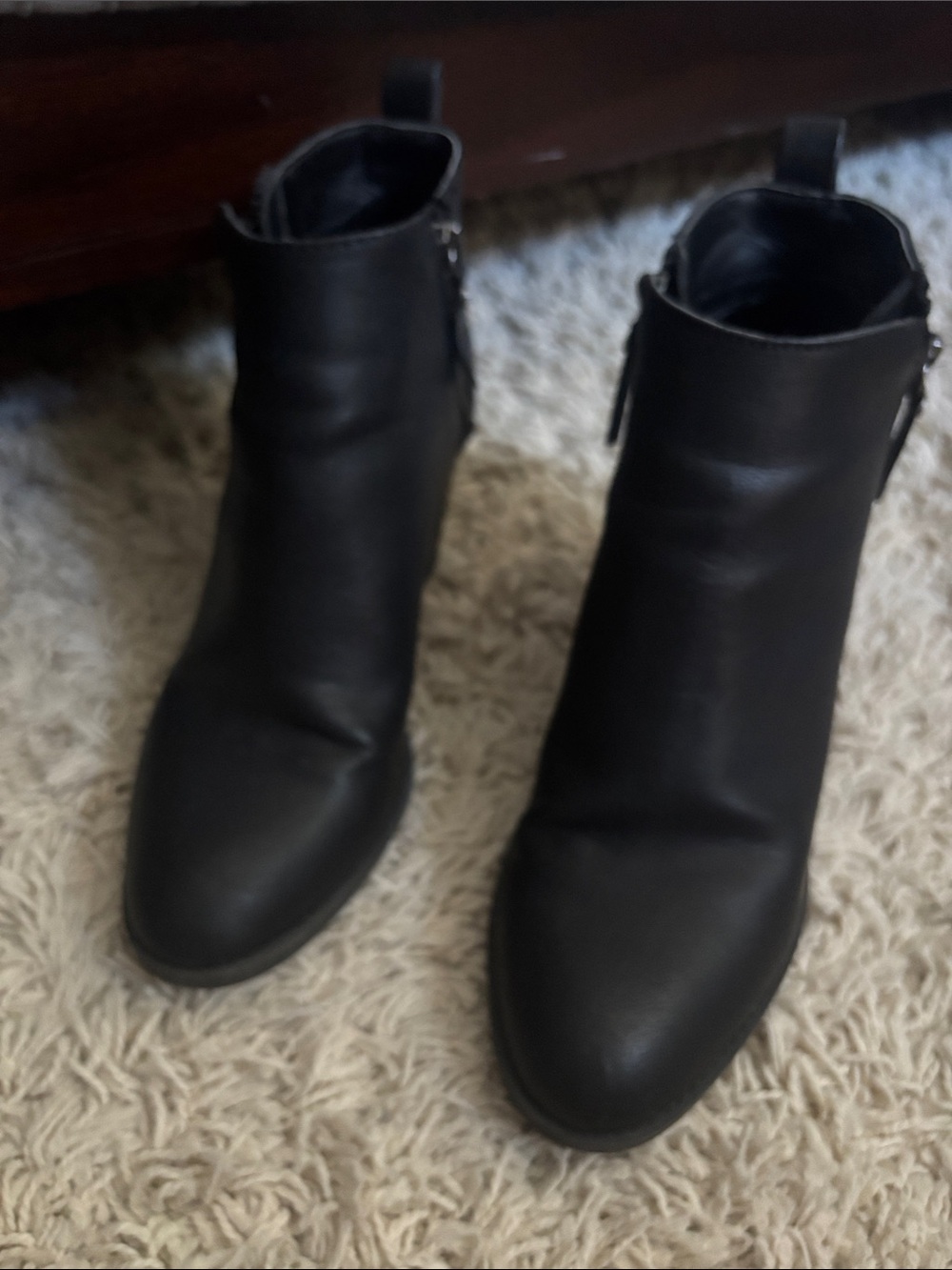 Classic Black Women’s Ankle Boots - Sleek Side-Zip Design - Picture 1 of 9